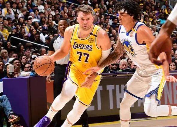 开云体育-东契奇“春晚”美美隐身 詹姆斯言论更是让人难绷