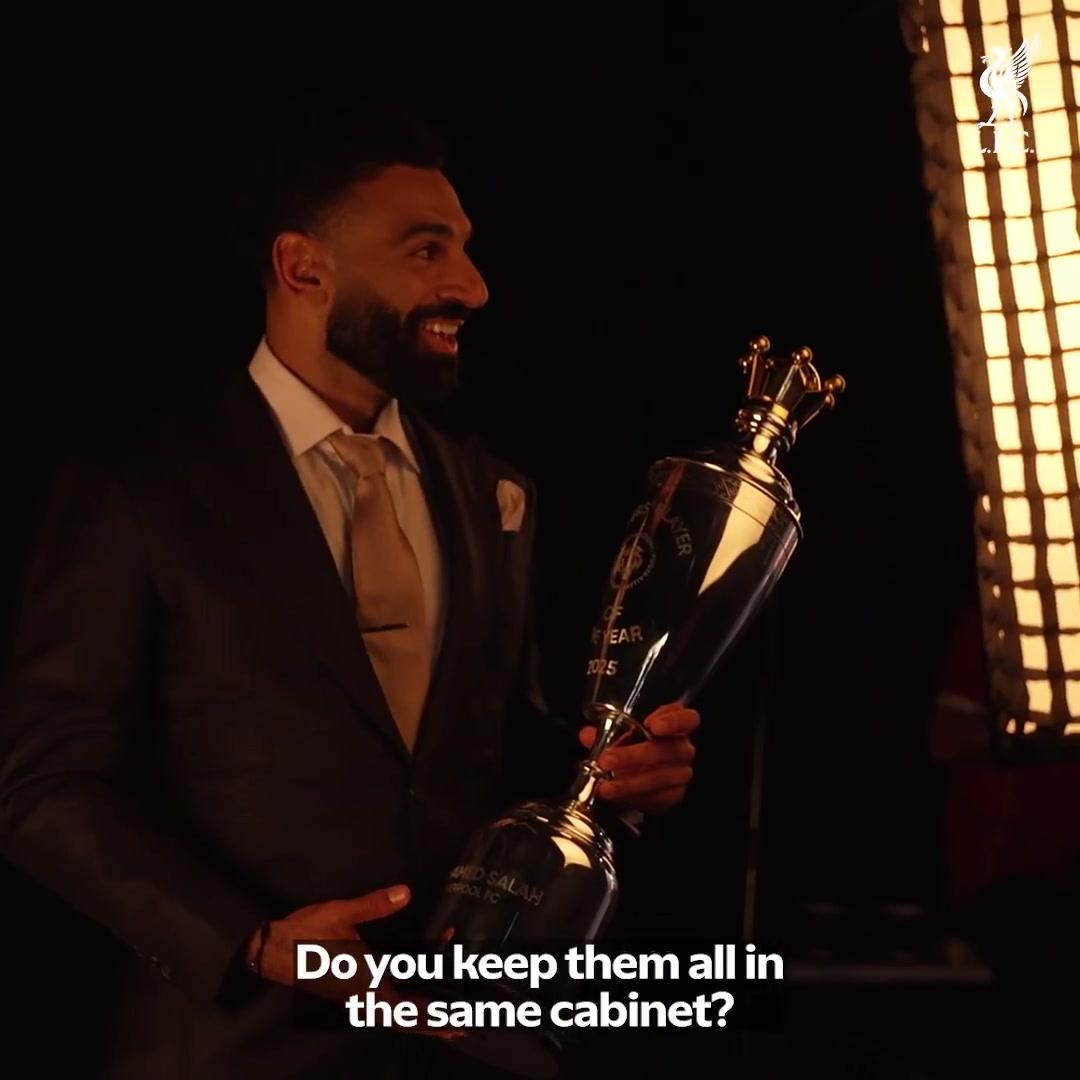 开云体育下载-萨拉赫女儿们同获殊荣：PFA最佳与金靴奖杯各得其所