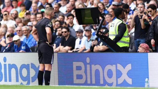 开云app-英超误判之源VAR：多管农场主闲事+无视狼队点球